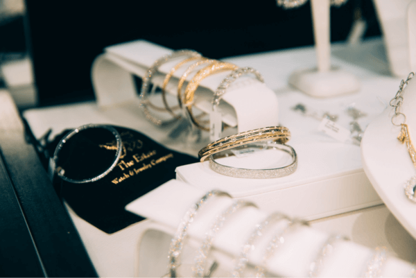 How to Choose Wedding Jewelry: Tips and Ideas for the Perfect