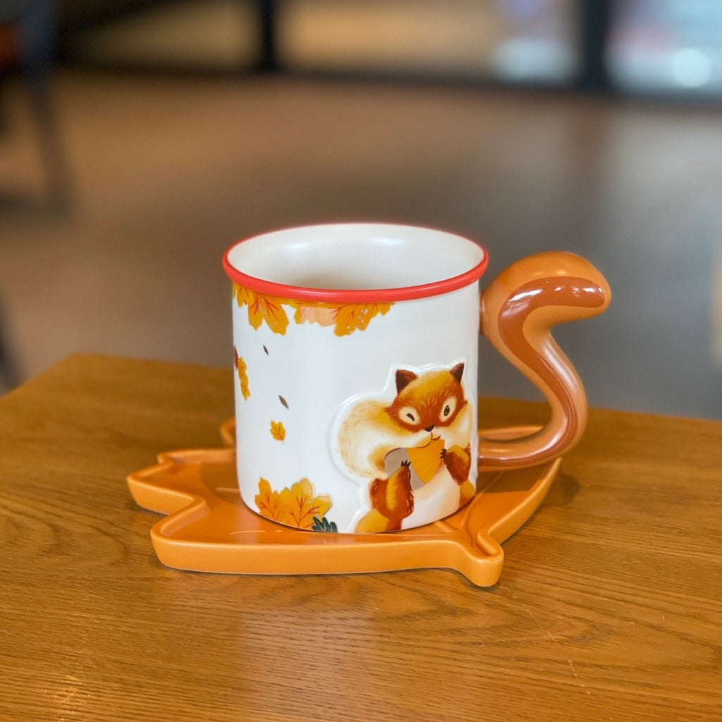 355ml/12oz Embossed Maple Leaf Ceramic Mug with Squirrel Stirrer