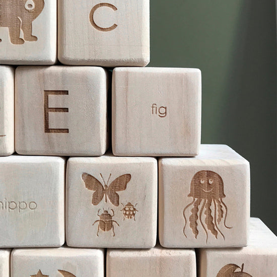 Simple games with wooden blocks: all age play ideas » CalmFamily