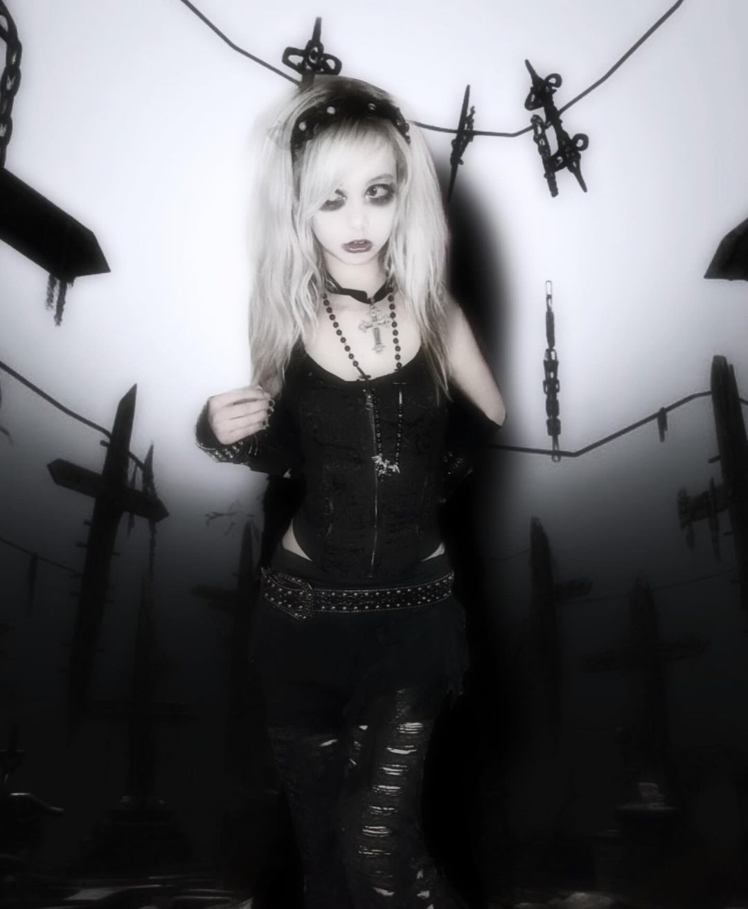 goth princess🖤 (im not goth)

#shasilo #shasiloswirl #alt#alternative #altmodel #altfashion #altgirl
#gothfashion #goth #gothic