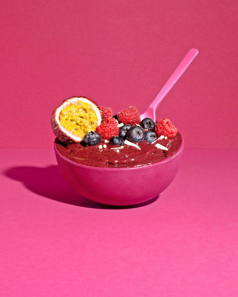 Açaí Smoothie Bowl mit frischen Früchten