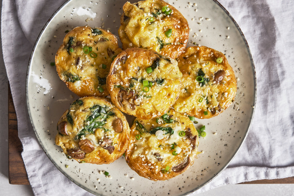 Vegane Gemüsemuffins auf einem Teller