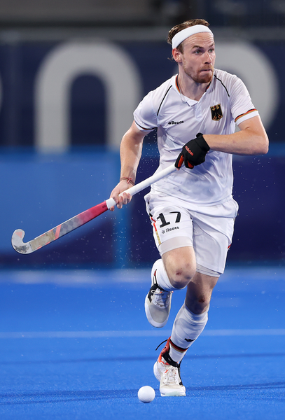 Christopher Rühr playing hockey