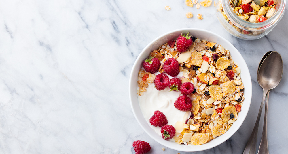 Müsli mit Himbeeren und Joghurt