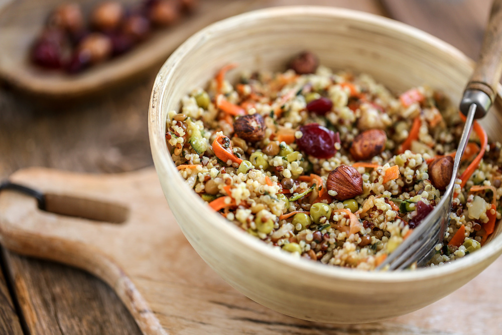 Quinoa Salat mit Haselnüssen