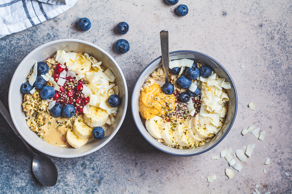 Protein-rich porridge with toppings