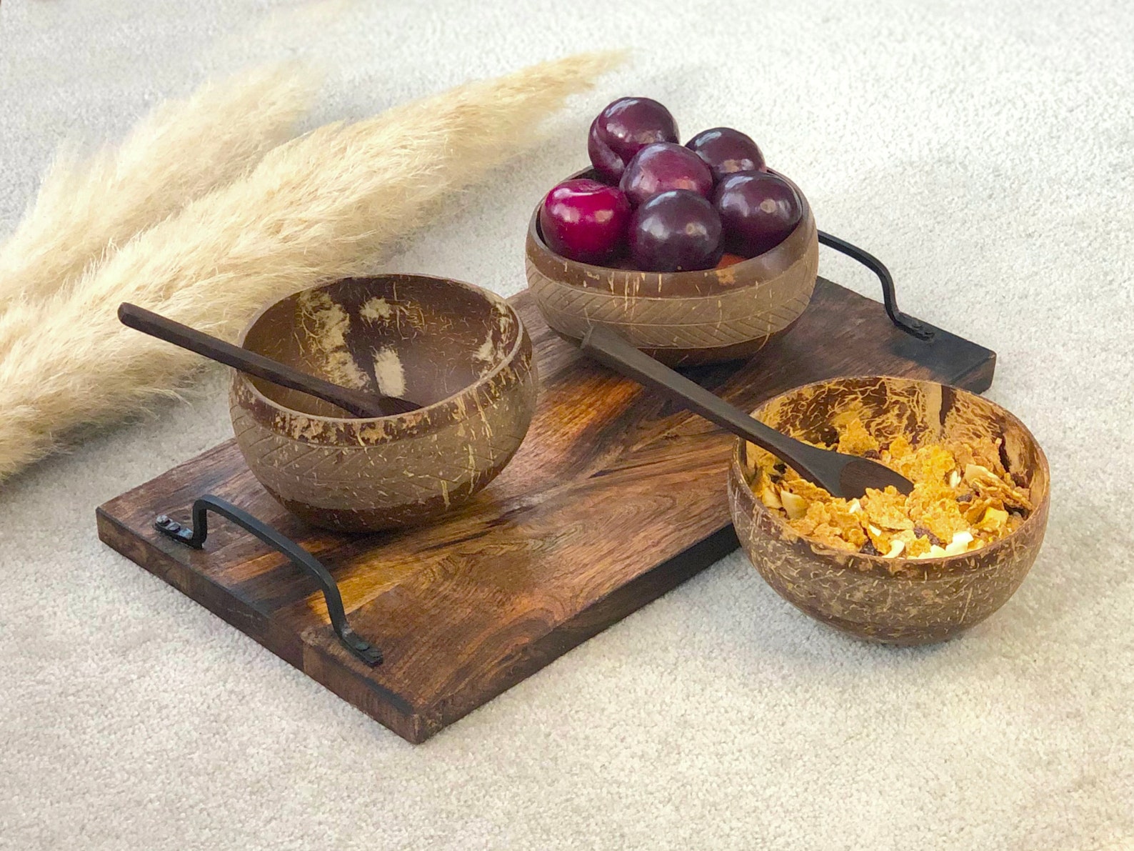 https://cdn.shopify.com/s/files/1/0579/3700/2676/products/coconut-shell-bowls-natural-wooden-eco-froendly-smoothie-bowls-breakfast-spoons-sustainable-living_2048x2048.jpg?v=1635089032