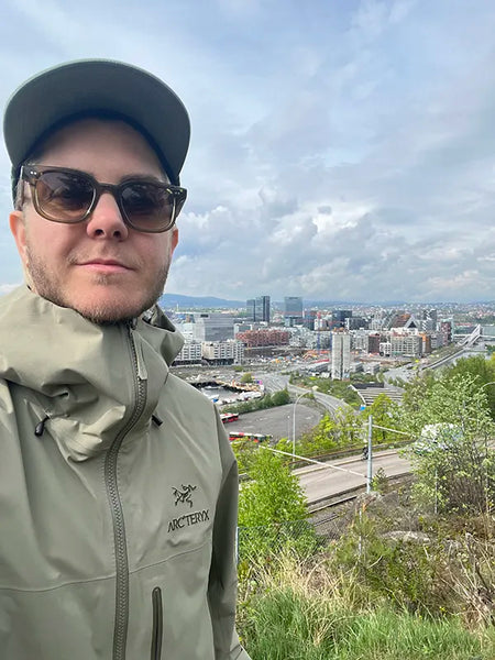 Jess the Ripper selfie with the city in the background.