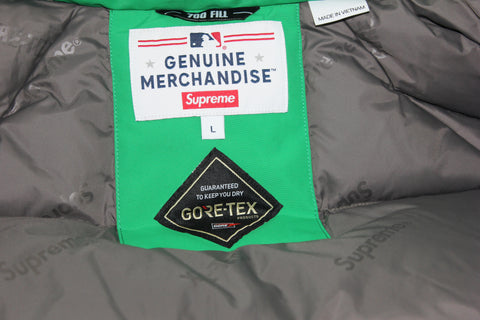 Supreme New York Yankees GORE-TEX 700-Fill Down Jacket