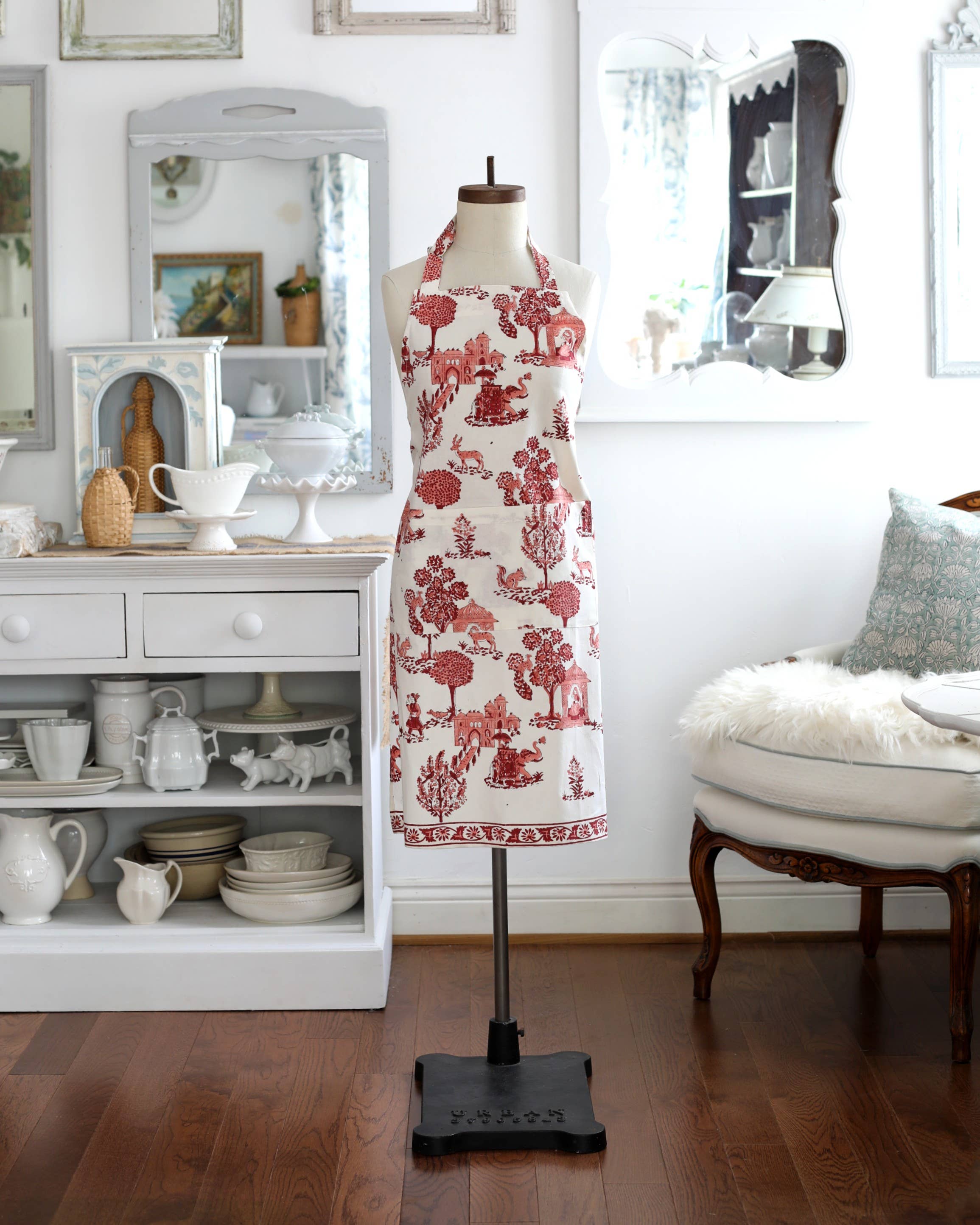 POLLY PINK APRON