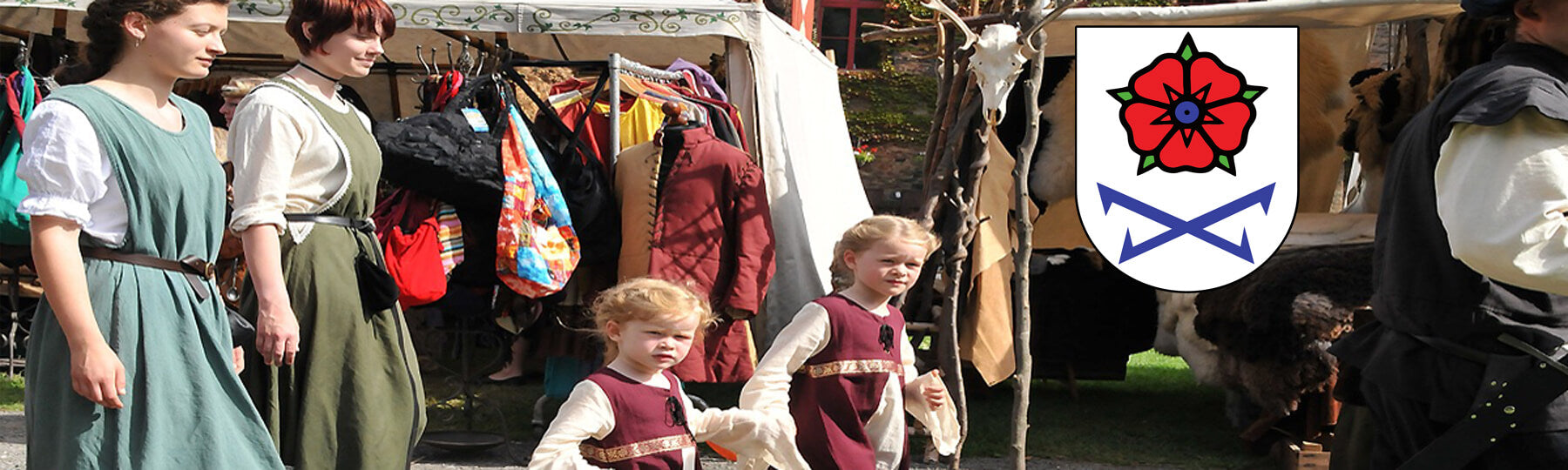 Mittelalterkleidung zur Mittelaltermeile beim Altstadtfest in Gernsbach