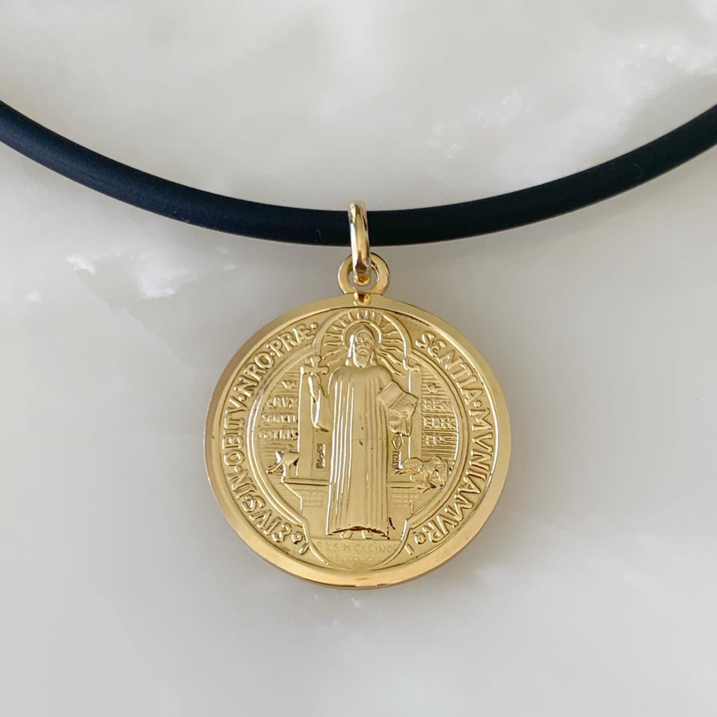 Medalla irregular Sini San Benito de oro 14 k