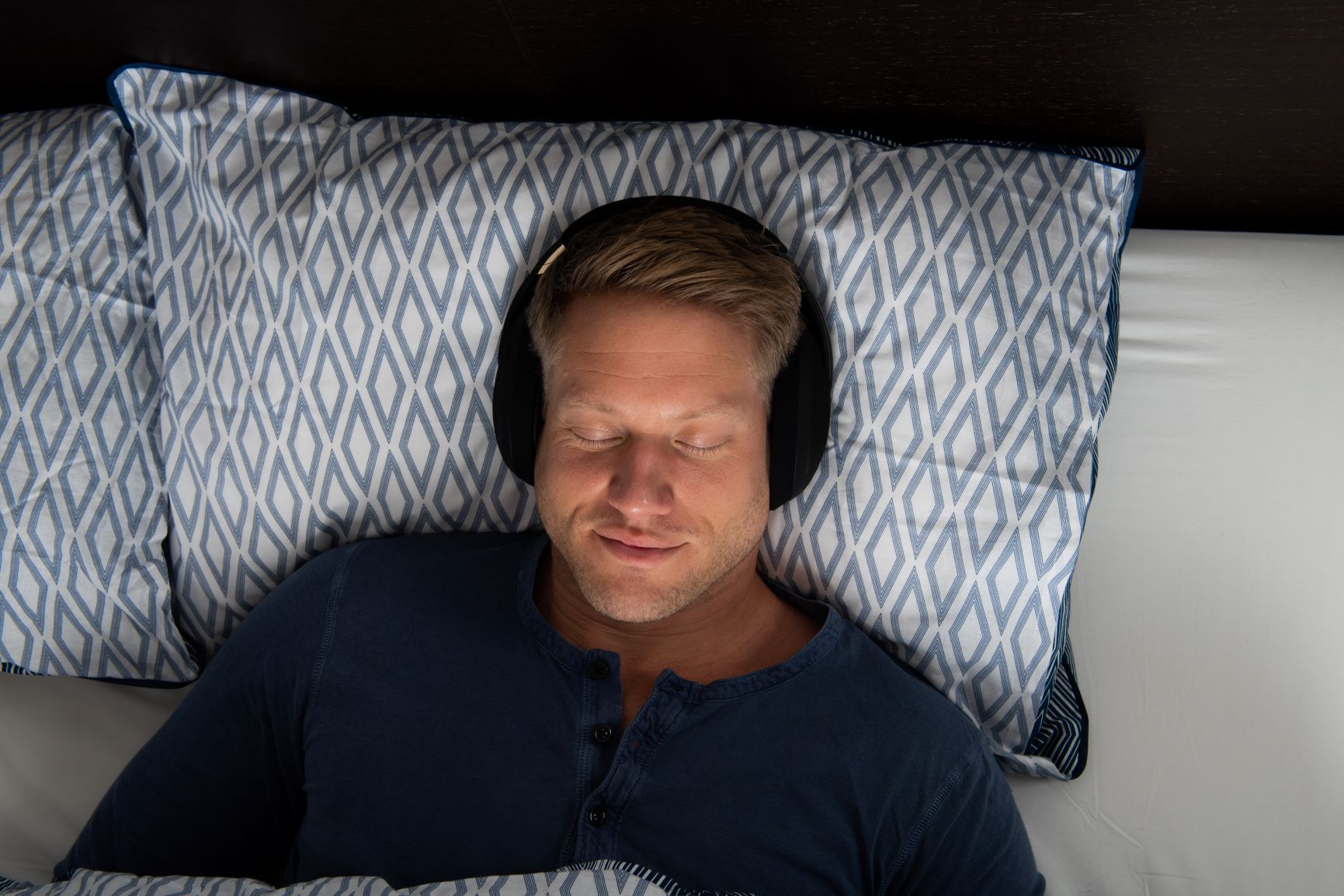 Noise cancelling headphones for sleep