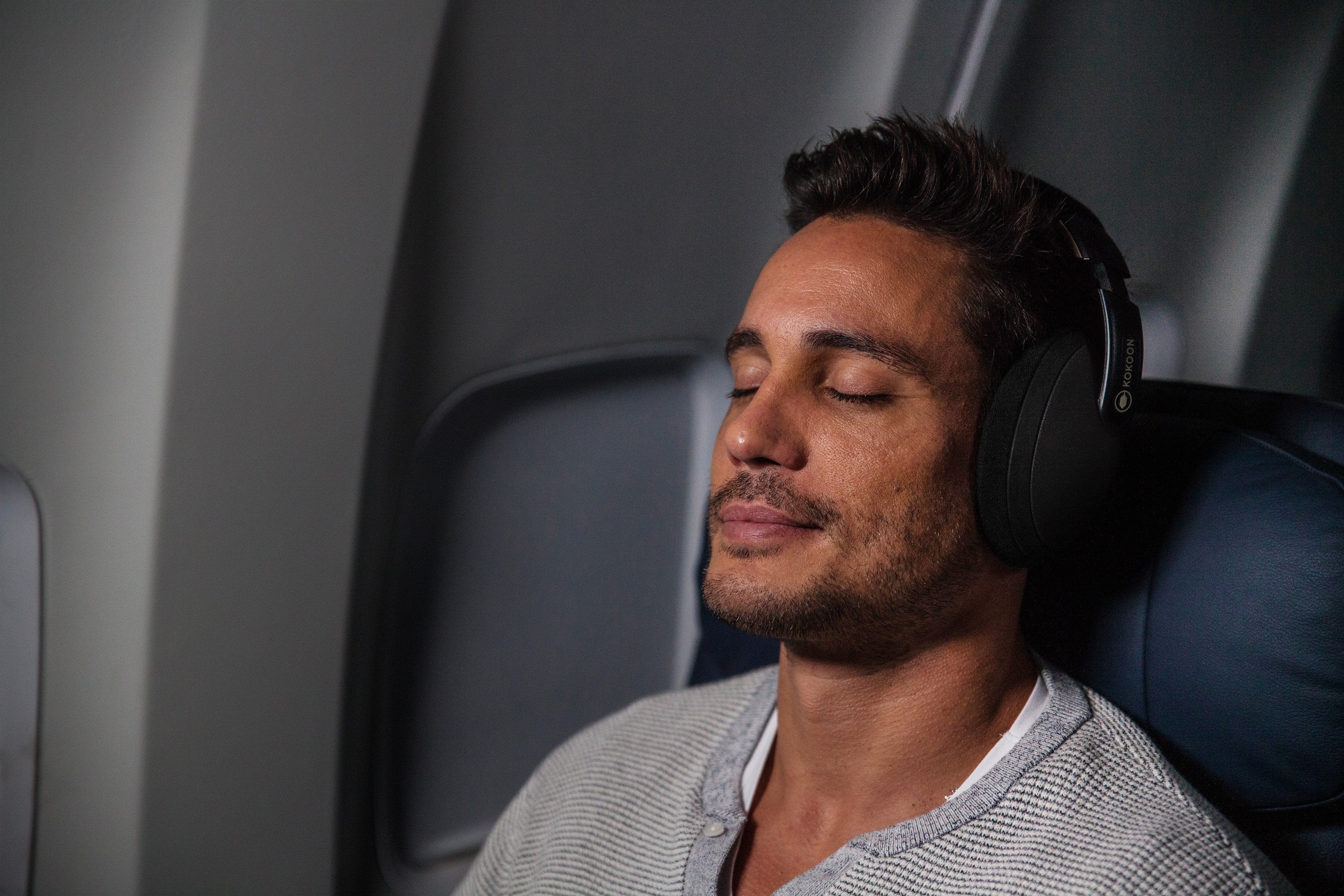 Noise cancelling headphones for travel