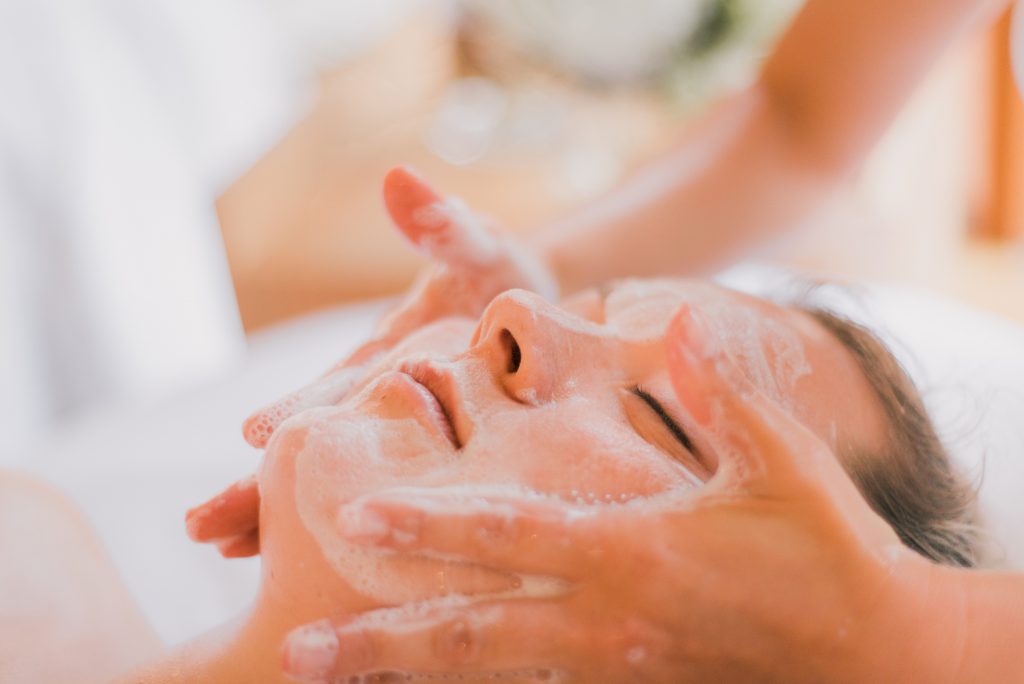 jocelyn petroni - pedestrian tv - how to fix those annoying little red scars caused by pimples acne