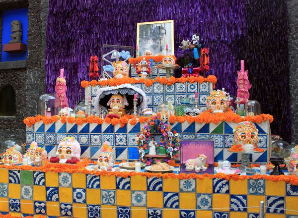 Ofrenda de Día de Muertos de varios niveles 