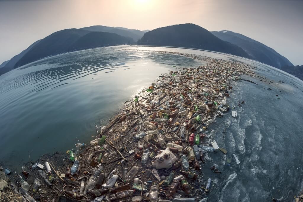 piles of garbage found in the sea — proof that sustainable cosmetic packaging is necessary