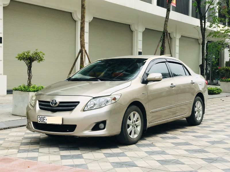 Giá bán xe Toyota Corolla Altis 2010