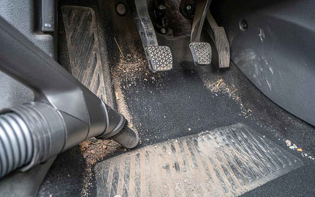 Hướng dẫn bảo quản vệ sinh thảm lót sàn ô tô đúng cách – Medicar ...