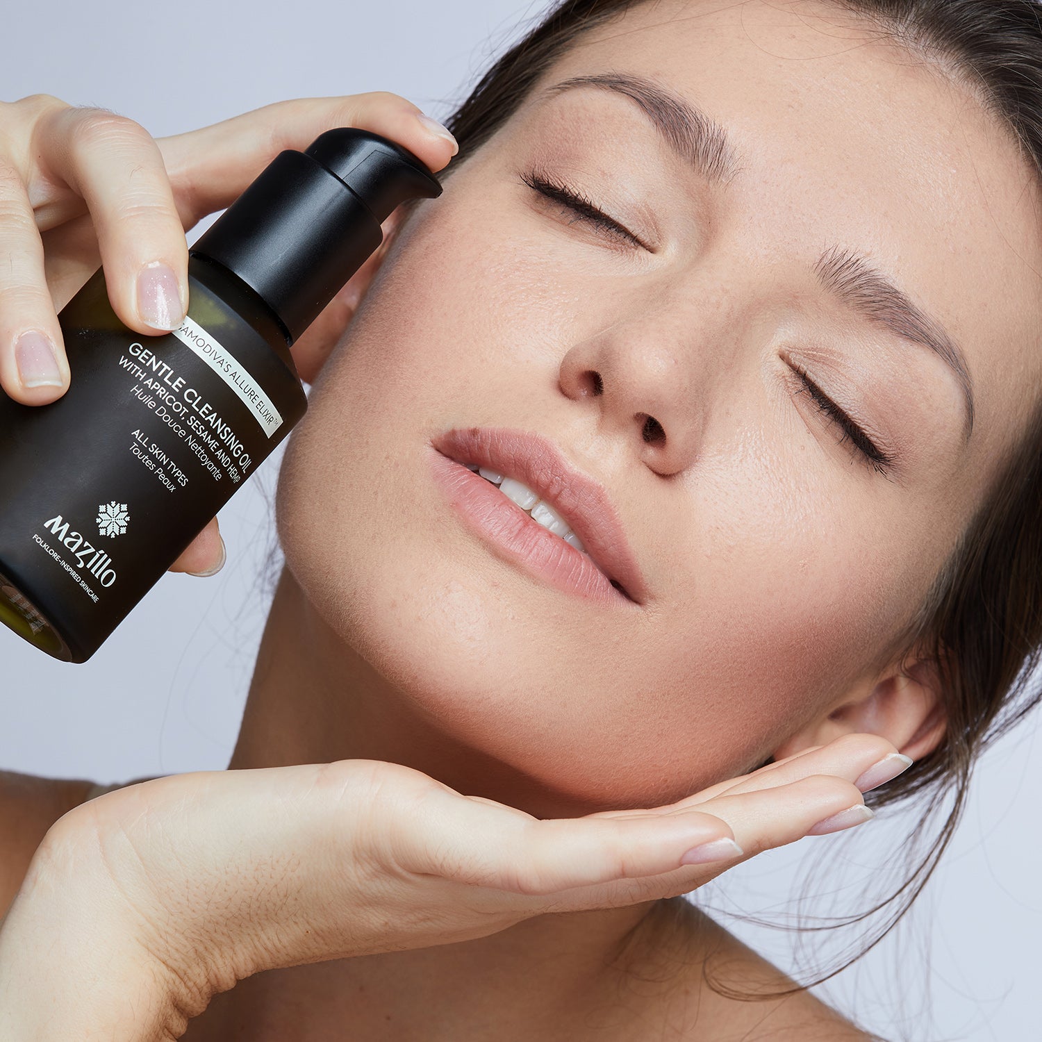 Model applying cleansing oil