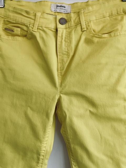 STRADIVARIUS Pantalón Cinco Bolsillos amarillo. Talla 38 NoLoBotes.com