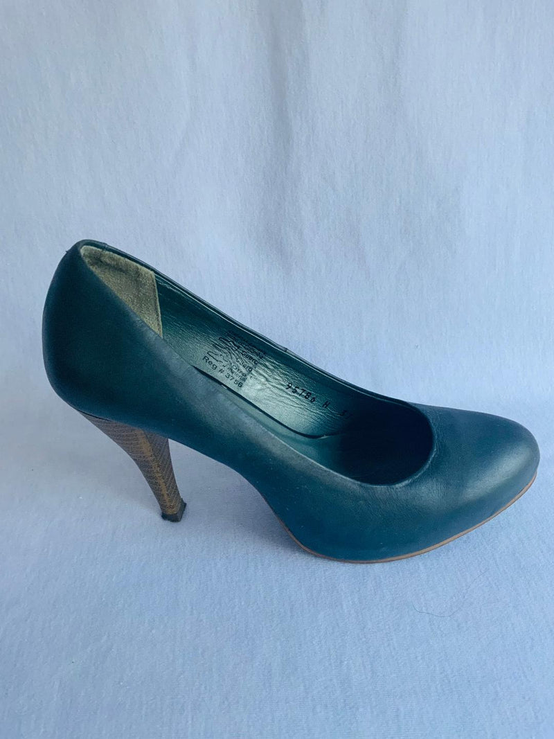 Zapatos clásicos en cuero azul. 37 NoLoBotes.com