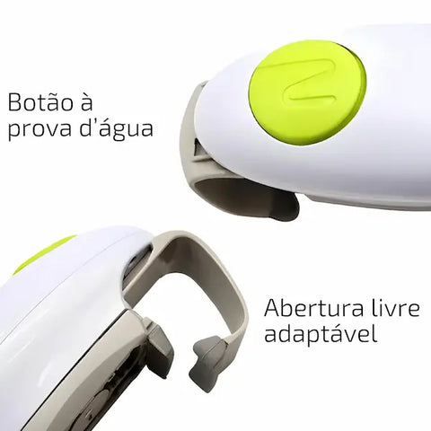 A imagem mostra dois ângulos de um dispositivo abridor de potes automático. O dispositivo é branco e cinza, com um grande botão verde no topo. O texto na imagem destaca "Botão à prova d'água" e "Abertura livre adaptável", apontando para as características do dispositivo.