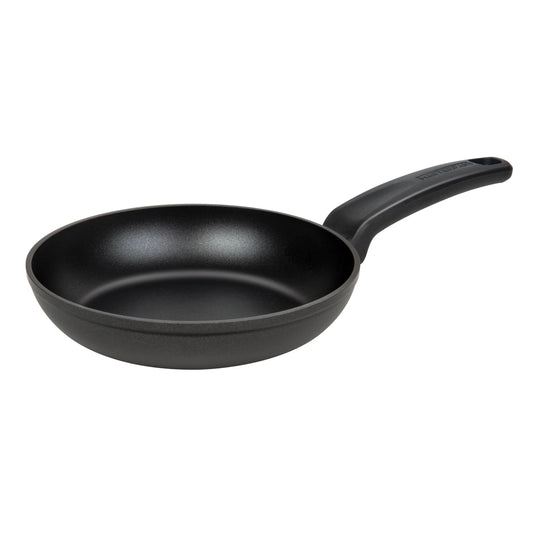 https://cdn.shopify.com/s/files/1/0580/1888/9780/files/MASTERPAN-Classico-Series-8-Fry-Pan-and-Skillet-Non-stick-Aluminum-Cookware-With-Bakelite-Handle-2.webp?v=1685842045&width=533