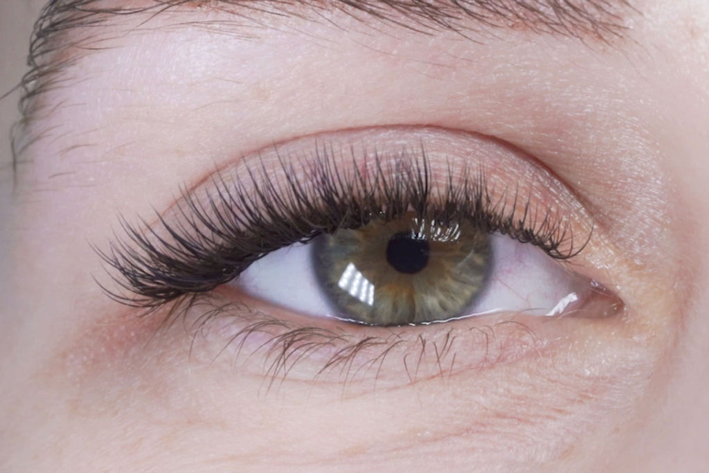 a set of natural hybrid lash extensions