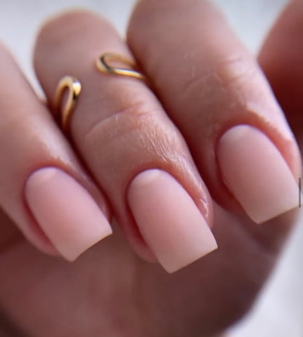 Minimalist nails with natural nail art