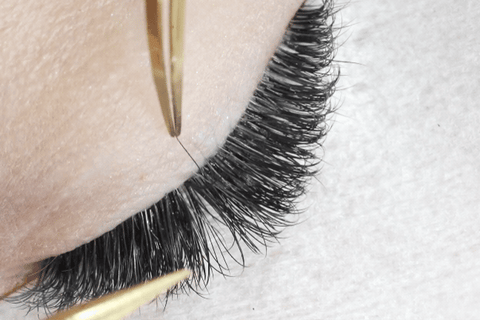 eyelash extension removal using the banana peel method
