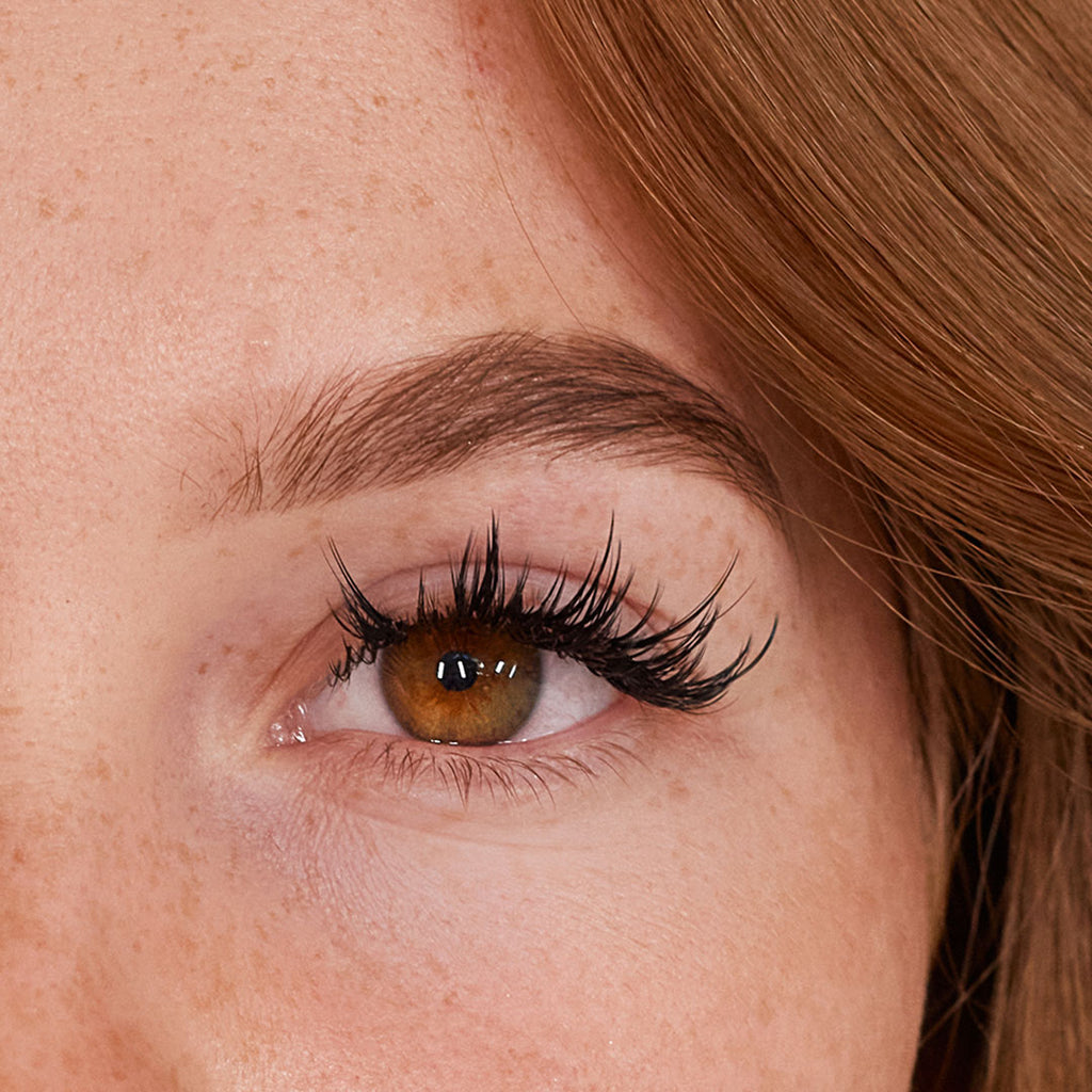 a model with manga lashes