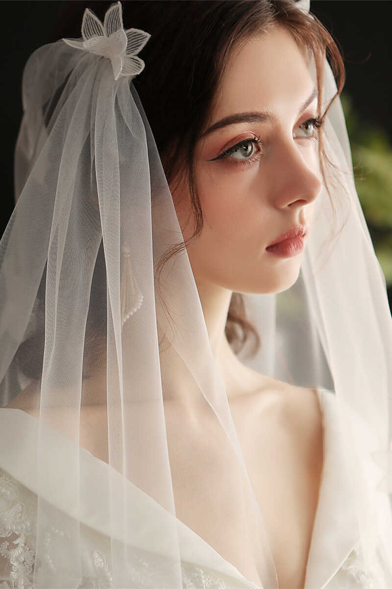 Simple White Mesh Bridal Veil with Hair Comb – Modsele