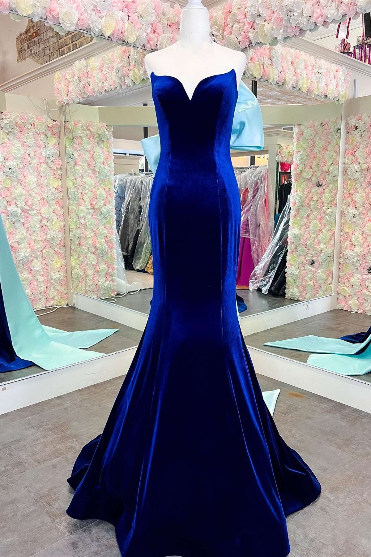 Royal Blue Velvet Strapless Mermaid Long Prom Dress with Slit – Modsele