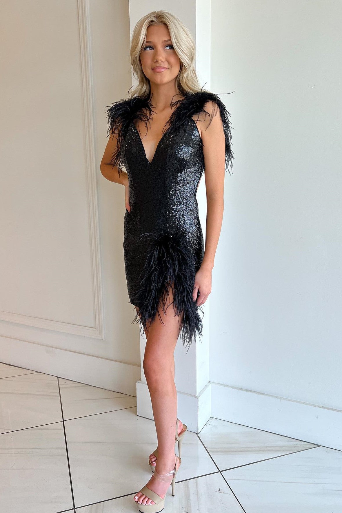 Black Sequins Deep V Strapless Sheath Homecoming Dress with Feather –  Dreamdressy