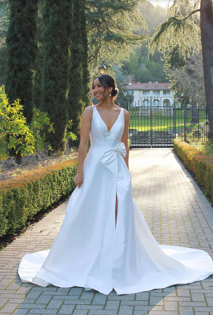 D3631+, Essense of Australia, Chic Plus Size Off-the-Shoulder A-Line  Wedding Dress with Detachable Bow