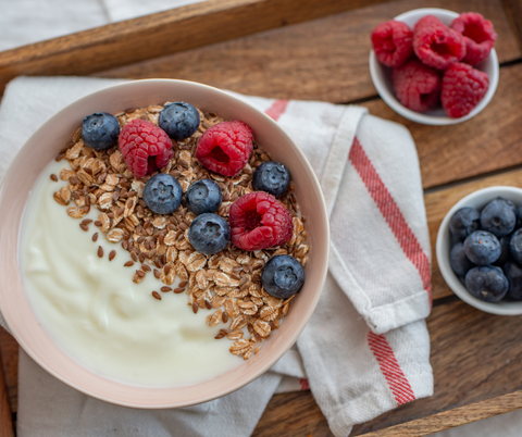 4 Delicious Ways to Eat Granola for Breakfast: Yogurt and Granola Bowl