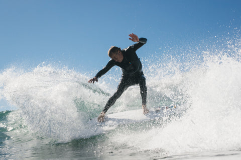 Tom Curren carving