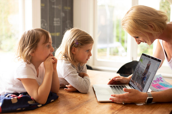 kids watching photos on computer