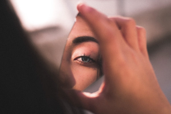 Hooded eye shape