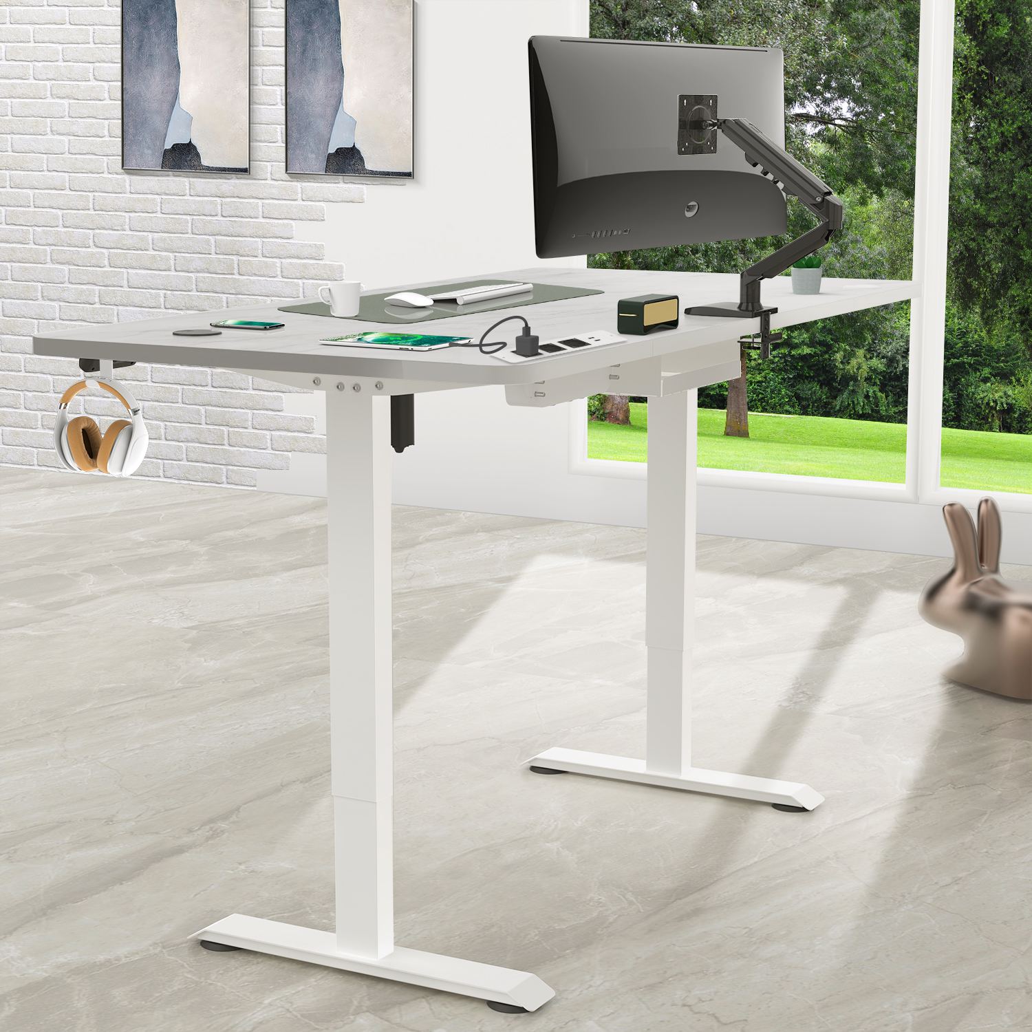 KAWOLA Schreibtisch LORA mit Monitorhalterung elektrisch höhenverstellbar  mit Baumkante Nussbaumfarben massiv