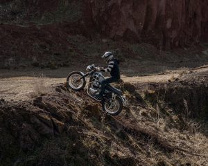 Motocicleta scrambler Cafe gêmeo