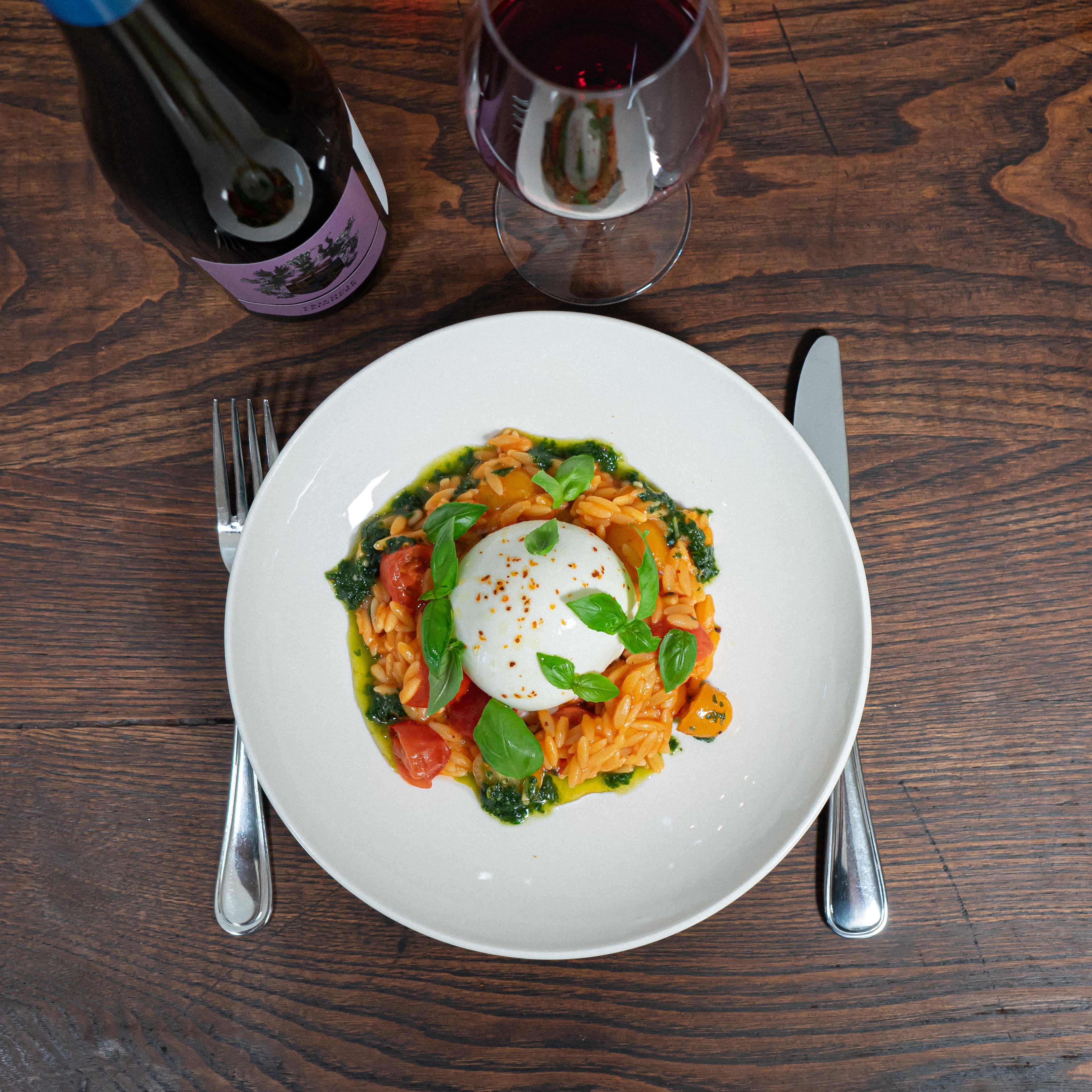 Tomaten-Nudelrisotto mit Basilikum