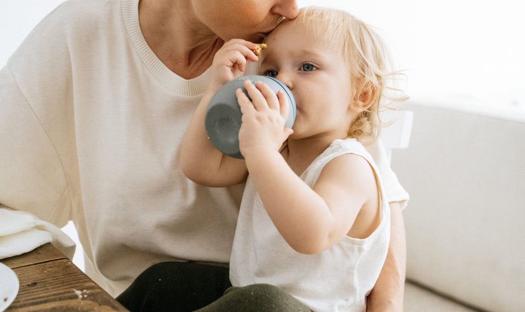 drink like a grown-up with the elhee learning bottle