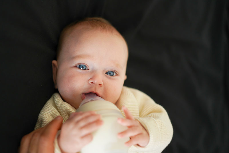 Le cancer du sein bébé biberon de lait avec naturel Tétine souple