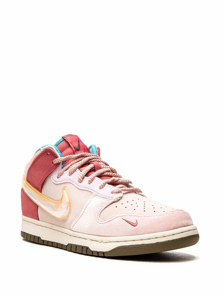 nike dunk low strawberry milk