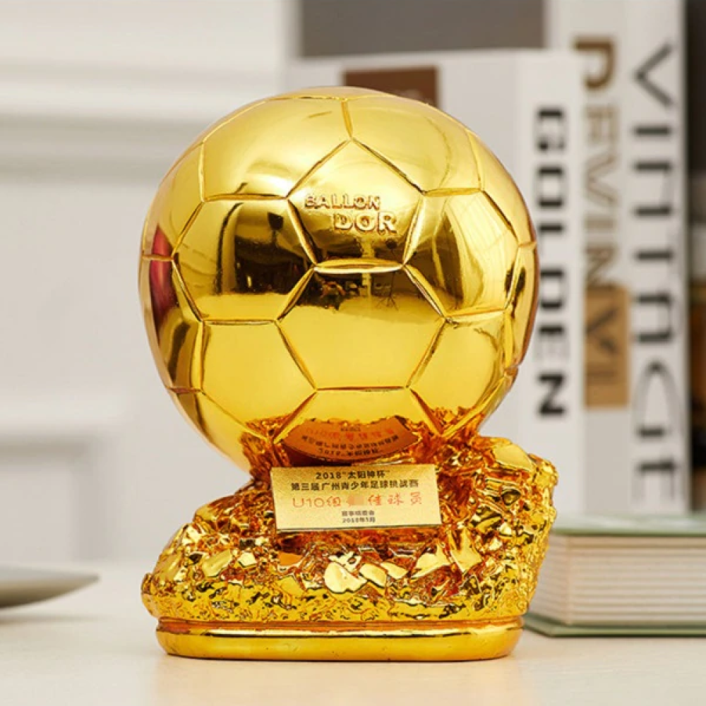 Troféu Melhor Jogador Futebol Bola De Ouro Prêmio Ballon - R$ 1.289,9