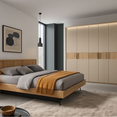Modernes Schlafzimmer mit schlichter weißer Wand