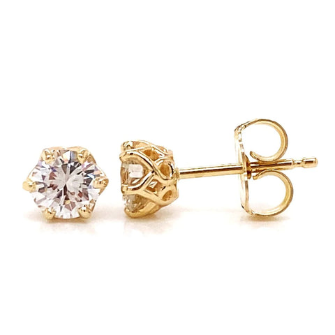 Yellow gold diamond stud earrings with 6 prongs