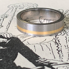 Inlay wedding ring in titanium